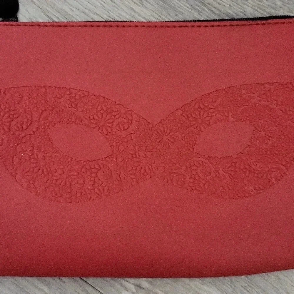 Ipsy‎ Red Floral Masquerade Cosmetic Pouch